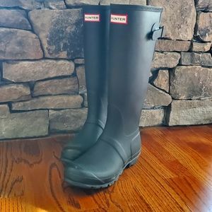 Black Tall Hunter rain boots with adjustable calf